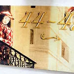 Du Theatre By Patrick Hayat פריז