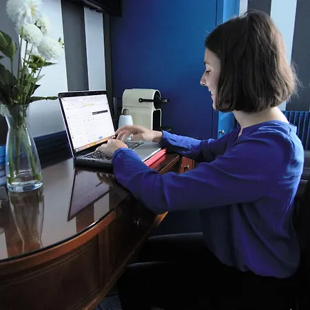 Du Theatre By Patrick Hayat