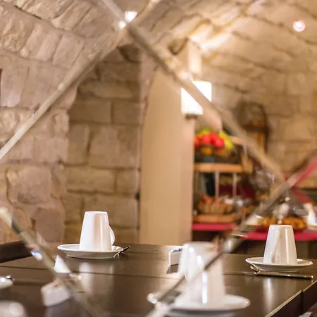 Hotel Du Théâtre By Patrick Hayat Paris