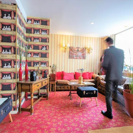 Du Theatre By Patrick Hayat