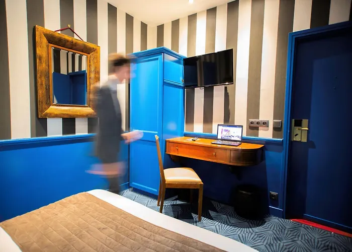 Du Theatre By Patrick Hayat Parijs