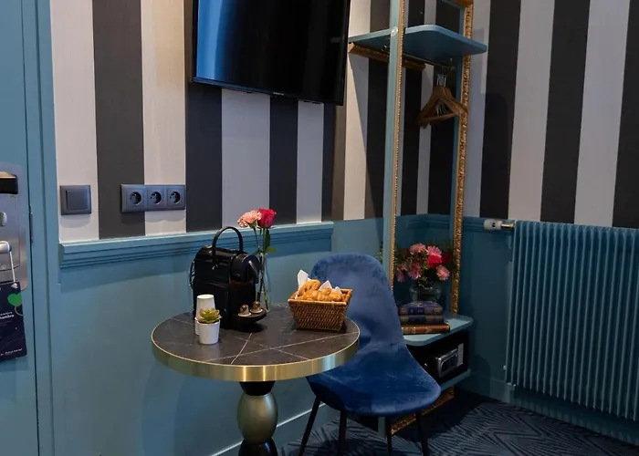 Hotel Du Theatre By Patrick Hayat Parijs