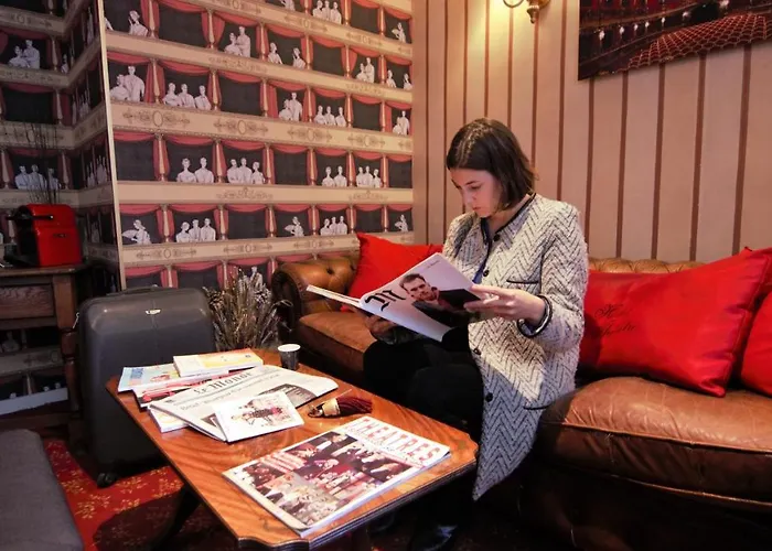 Du Theatre By Patrick Hayat Parijs