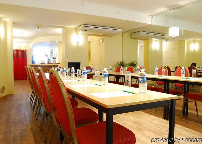 Du Theatre By Patrick Hayat 3* Parijs