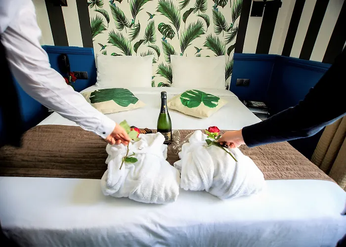 Hotel Du Theatre By Patrick Hayat Parijs