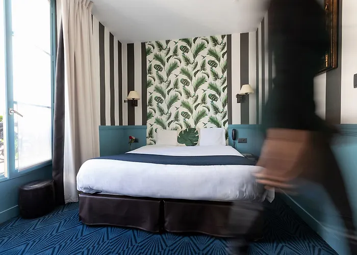 Du Theatre By Patrick Hayat 3* Parijs