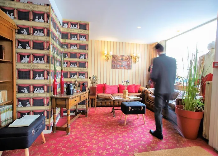 Du Theatre By Patrick Hayat