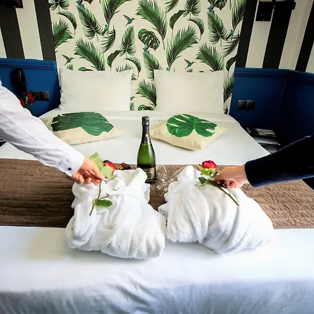 Hotel Du Théâtre By Patrick Hayat Parigi